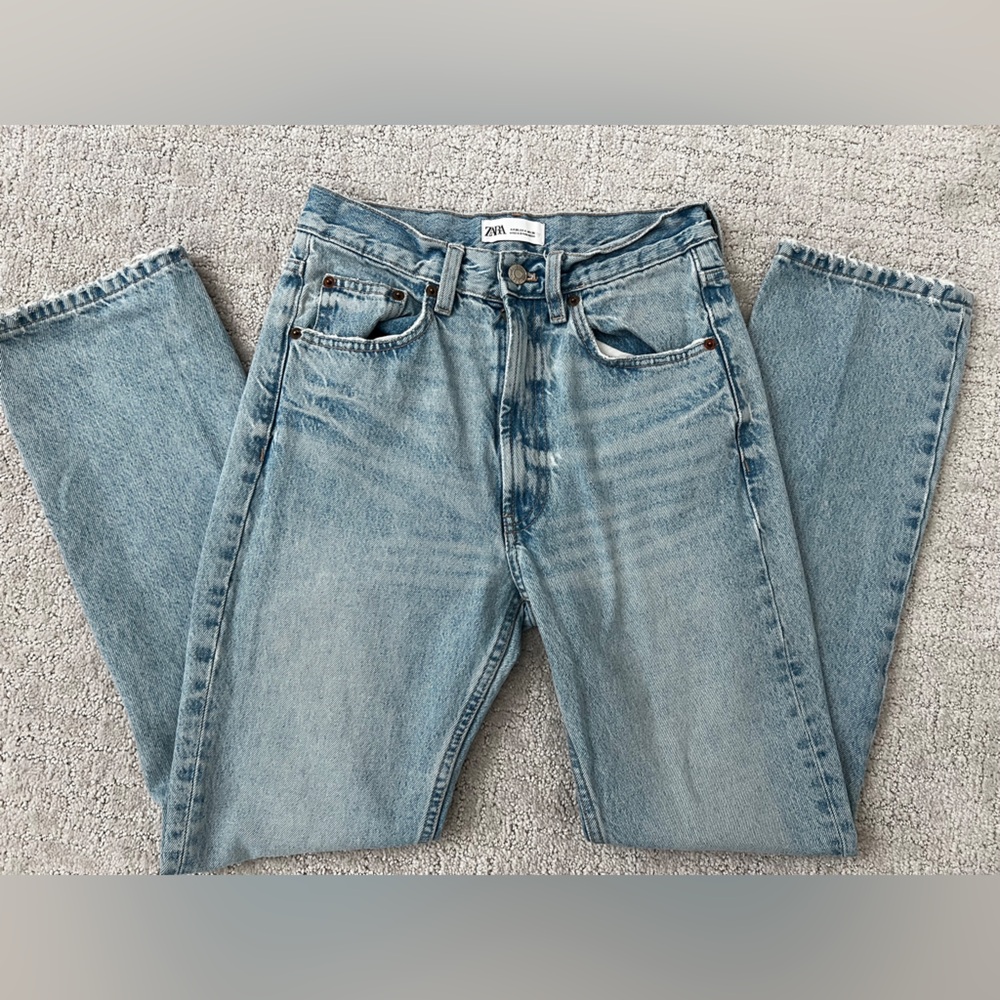 Zara light wash straight jeans size 4